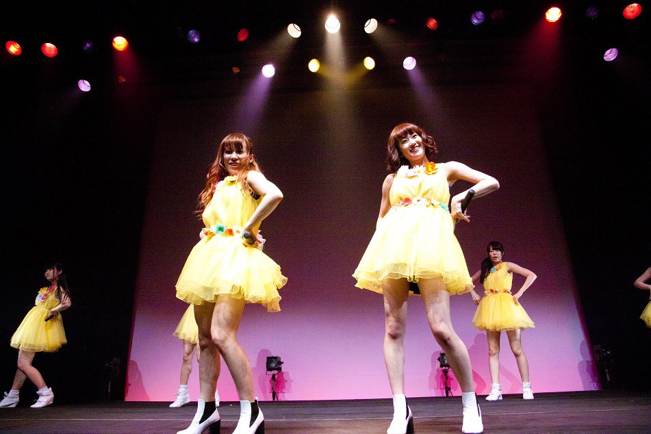 LinQ第660回公演「木村早希、由地成美卒業公演『最高の背中で～ありがとう～』」の様子。（写真提供：Warner Music Japan）