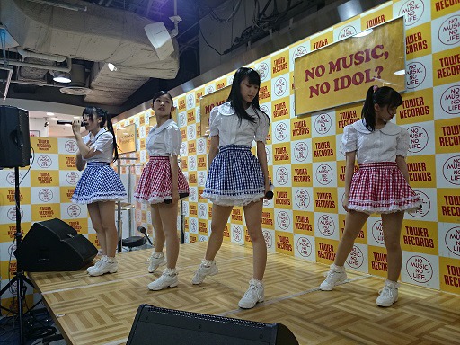 昨年夏に東京・タワーレコード新宿店で行われたRYUTistミニライブの様子。