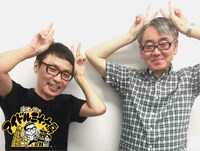 「南波一海のアイドル三十六房」MCの南波一海（左）と嶺脇育夫タワーレコード代表取締役（右）。