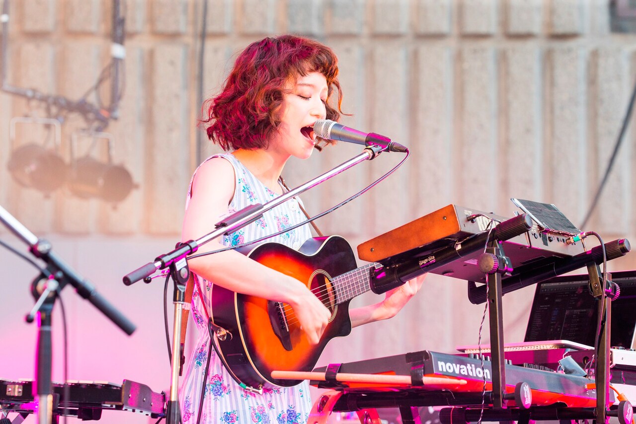 髪をバッサリと切った姿を初公開したタカハシマイ（Cho, Syn, Per）。 （撮影：山川哲矢）