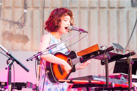 髪をバッサリと切った姿を初公開したタカハシマイ（Cho, Syn, Per）。 （撮影：山川哲矢）