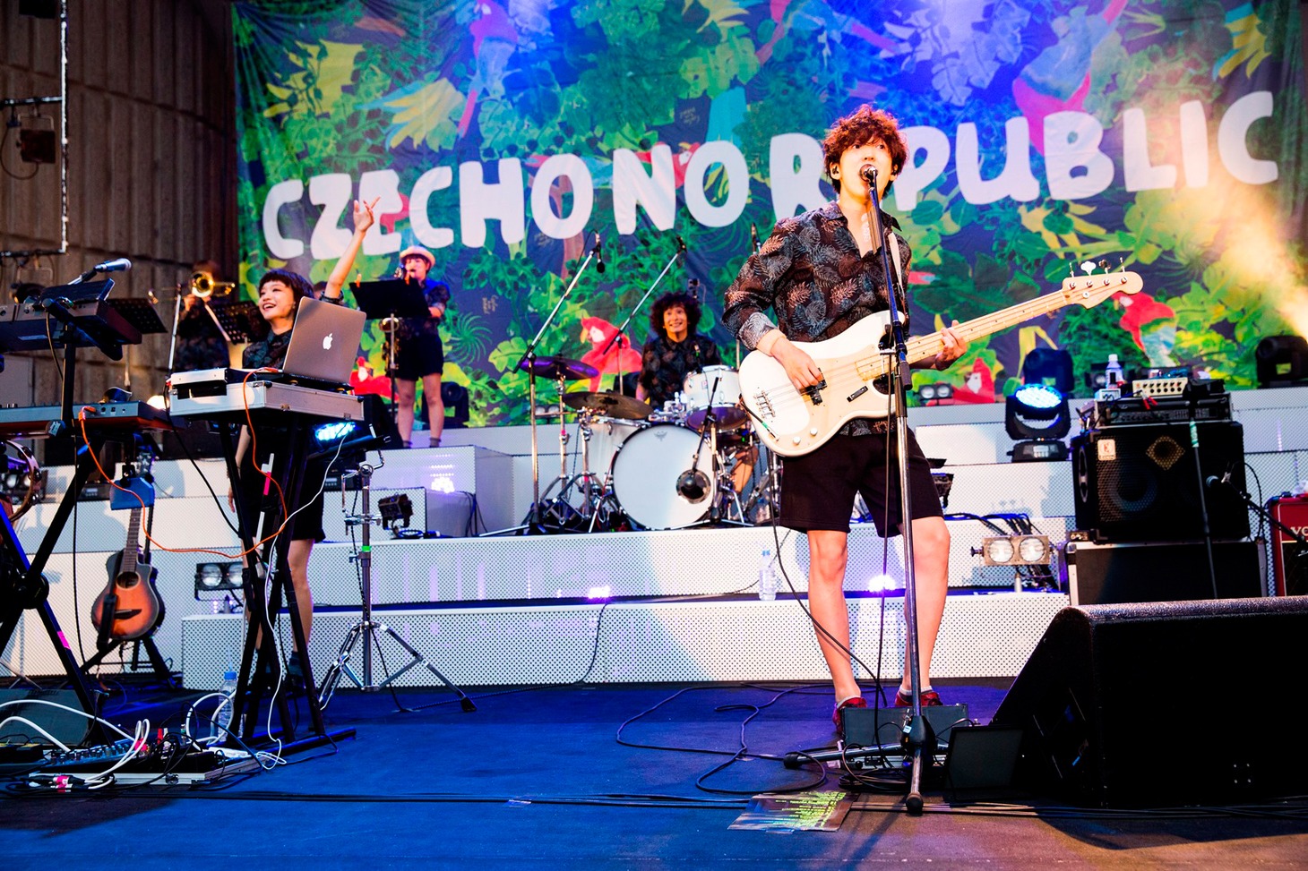 Czecho No Republic「帰ってきたドリームシャワー 夏だ！ 野音だ！ Czecho No Republicだ！ 初の日比谷野音ワンマン」の様子。 （撮影：山川哲矢）