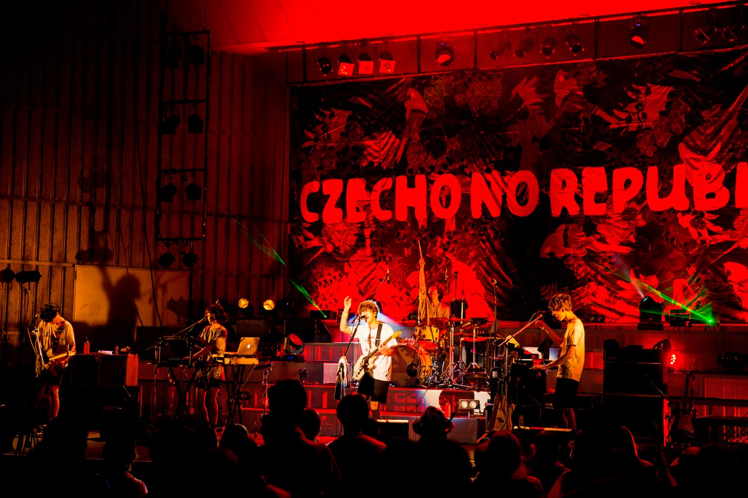 Czecho No Republic「帰ってきたドリームシャワー 夏だ！ 野音だ！ Czecho No Republicだ！ 初の日比谷野音ワンマン」の様子。 （撮影：山川哲矢）