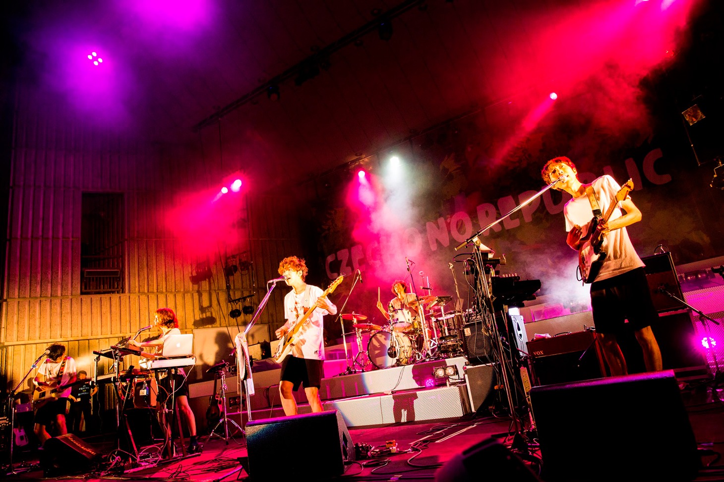 Czecho No Republic「帰ってきたドリームシャワー 夏だ！ 野音だ！ Czecho No Republicだ！ 初の日比谷野音ワンマン」の様子。 （撮影：山川哲矢）