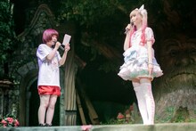 左からしふぉん、ようなぴ。（撮影：荻原楽太郎） (c)2015 SANRIO CO.,LTD.