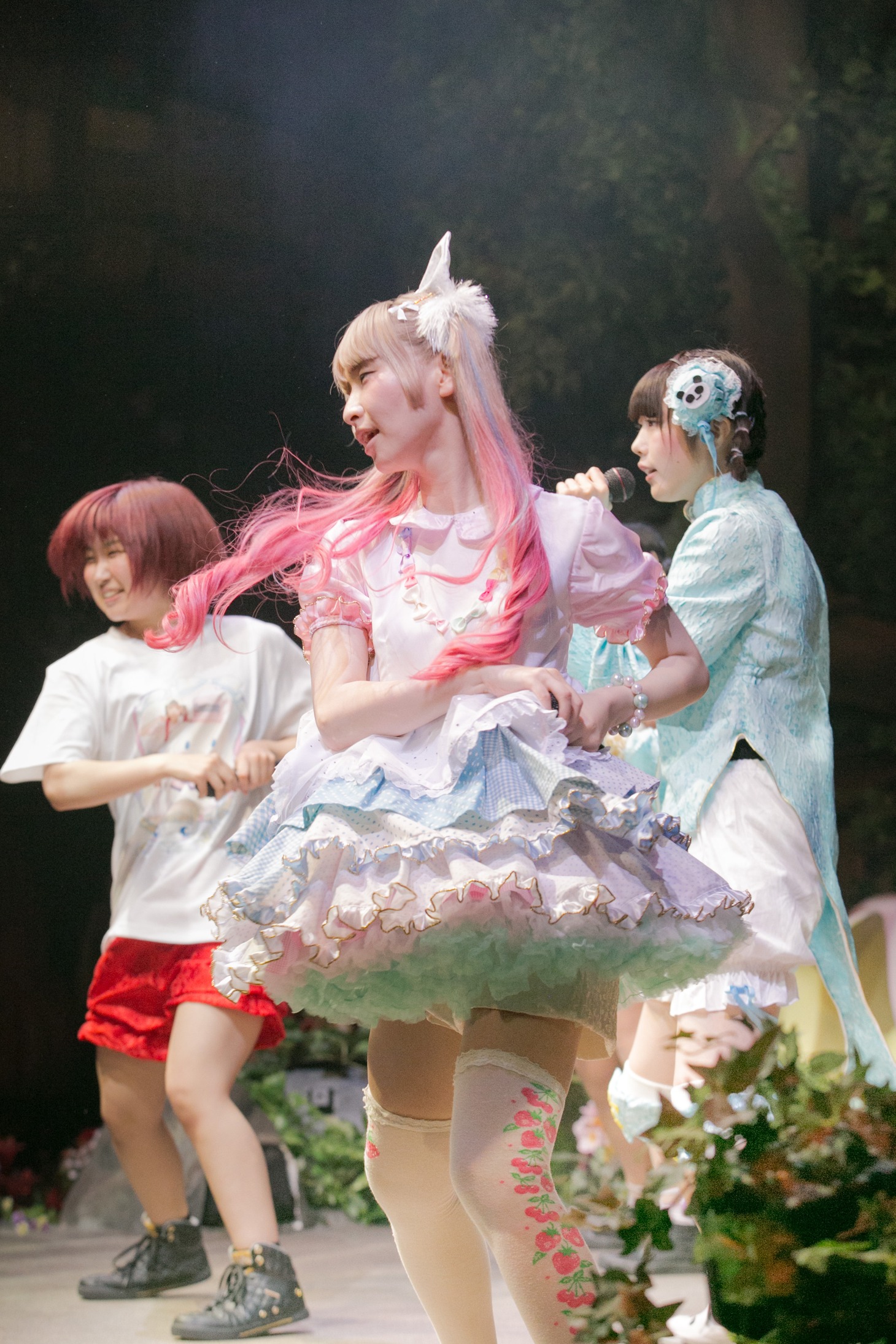 左からしふぉん、ようなぴ、あの。（撮影：荻原楽太郎） (c)2015 SANRIO CO.,LTD.