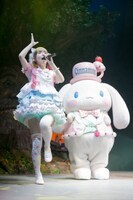 左からようなぴ、シナモン。（撮影：荻原楽太郎） (c)2015 SANRIO CO.,LTD.