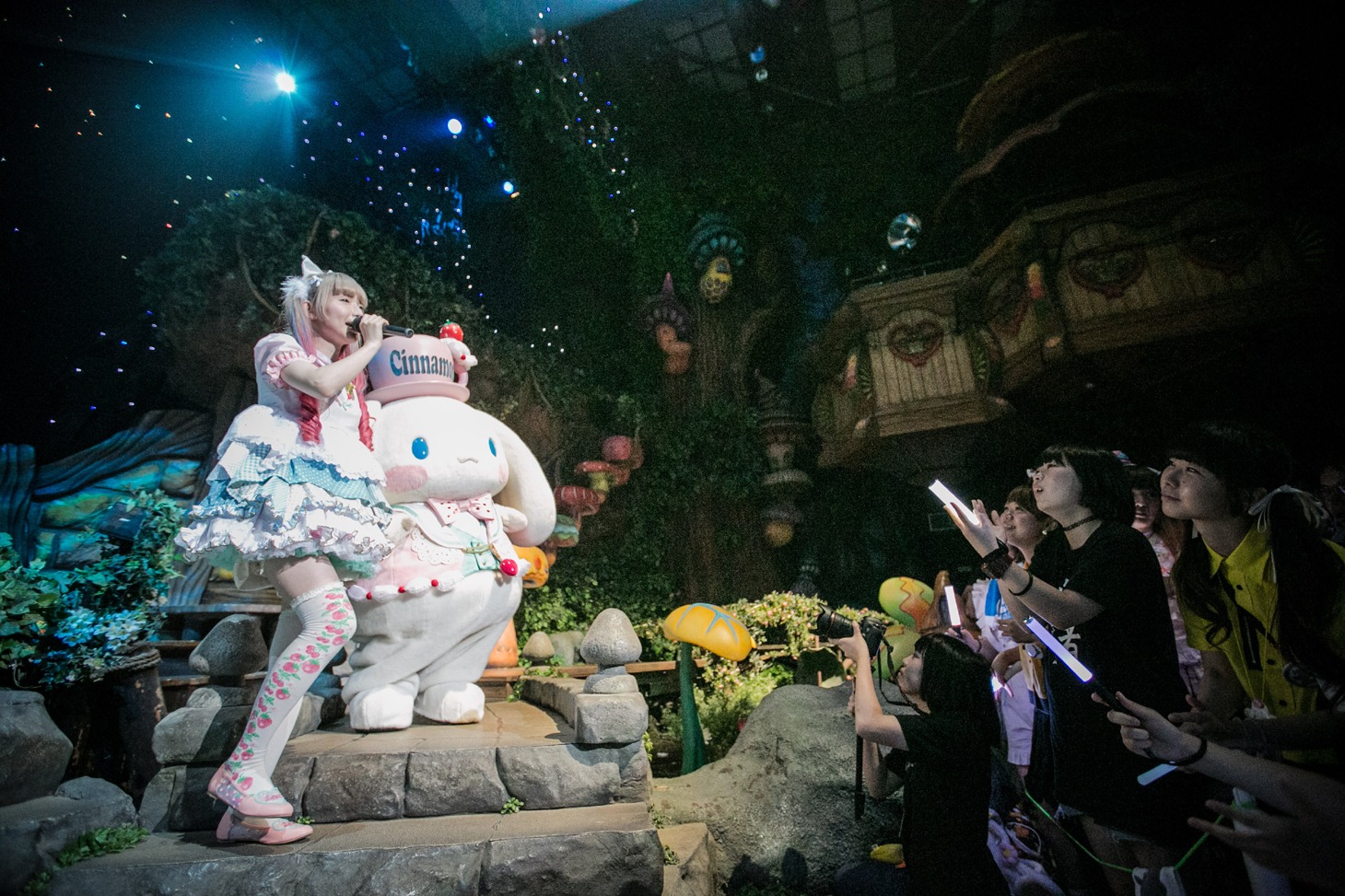 左からようなぴ、シナモン。（撮影：荻原楽太郎） (c)2015 SANRIO CO.,LTD.