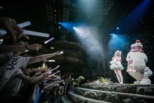 左からようなぴ、シナモン。（撮影：荻原楽太郎） (c)2015 SANRIO CO.,LTD.