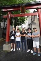 元メンバーと10年ぶりに再会したthe telephones。