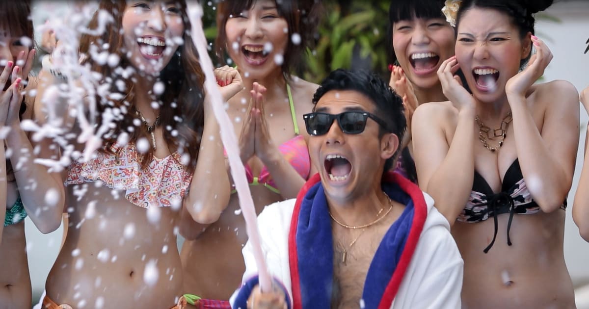 DJ和、39曲ミックスCD「サマパ！」CMでピース綾部が大はしゃぎ - 音楽 