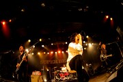 7月11日に東京・LIQUIDROOMで行われた「SUPER BEAVER『愛する』Release Tour 2015 ～愛とラクダ、10周年ふりかけ～」の様子。（Photo by HayachiN）