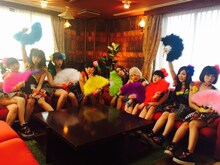 Cheeky Parade「カラフルスターライト」MVのワンシーン。