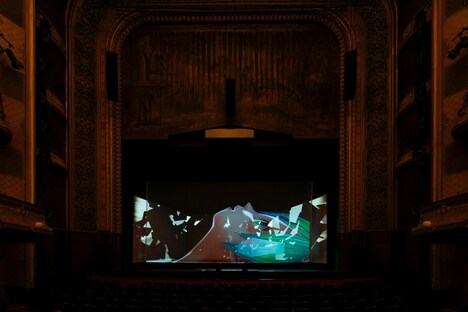 渋谷慶一郎＋初音ミク「THE END」パリ公演の様子。（Photo by KENSHU SHINTSUBO / Theatre du Chatelet ）（illustration & direction by YKBX） (c)Crypton Future Media, INC. www.piapro.net (c)LOUIS VUITTON (c)A4A