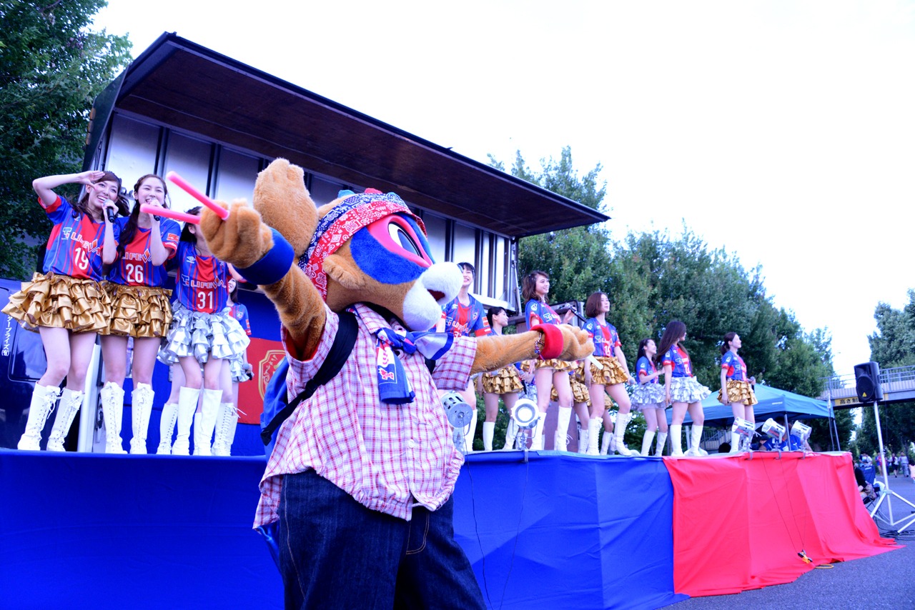 アイドリング!!!による「Cheering You!!!」リリース記念イベントの様子。