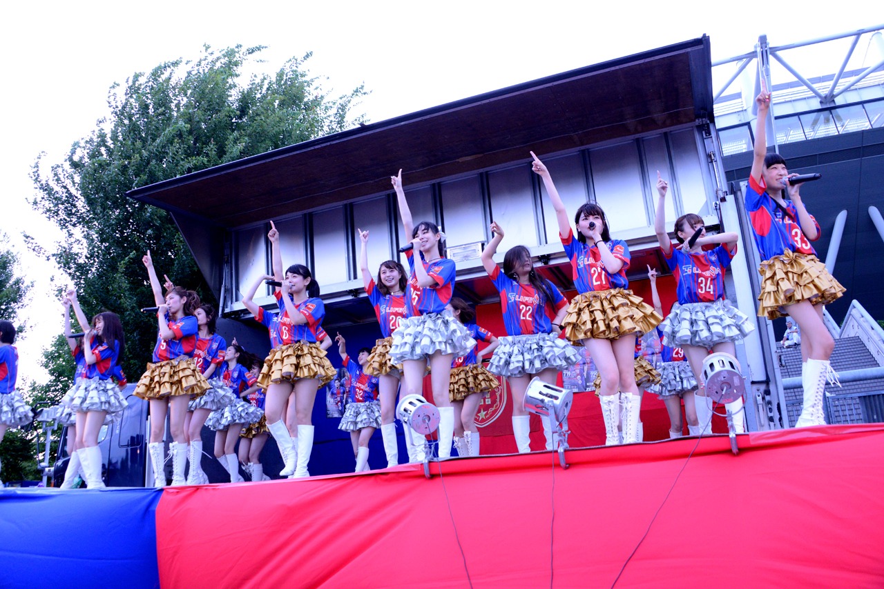 アイドリング!!!による「Cheering You!!!」リリース記念イベントの様子。