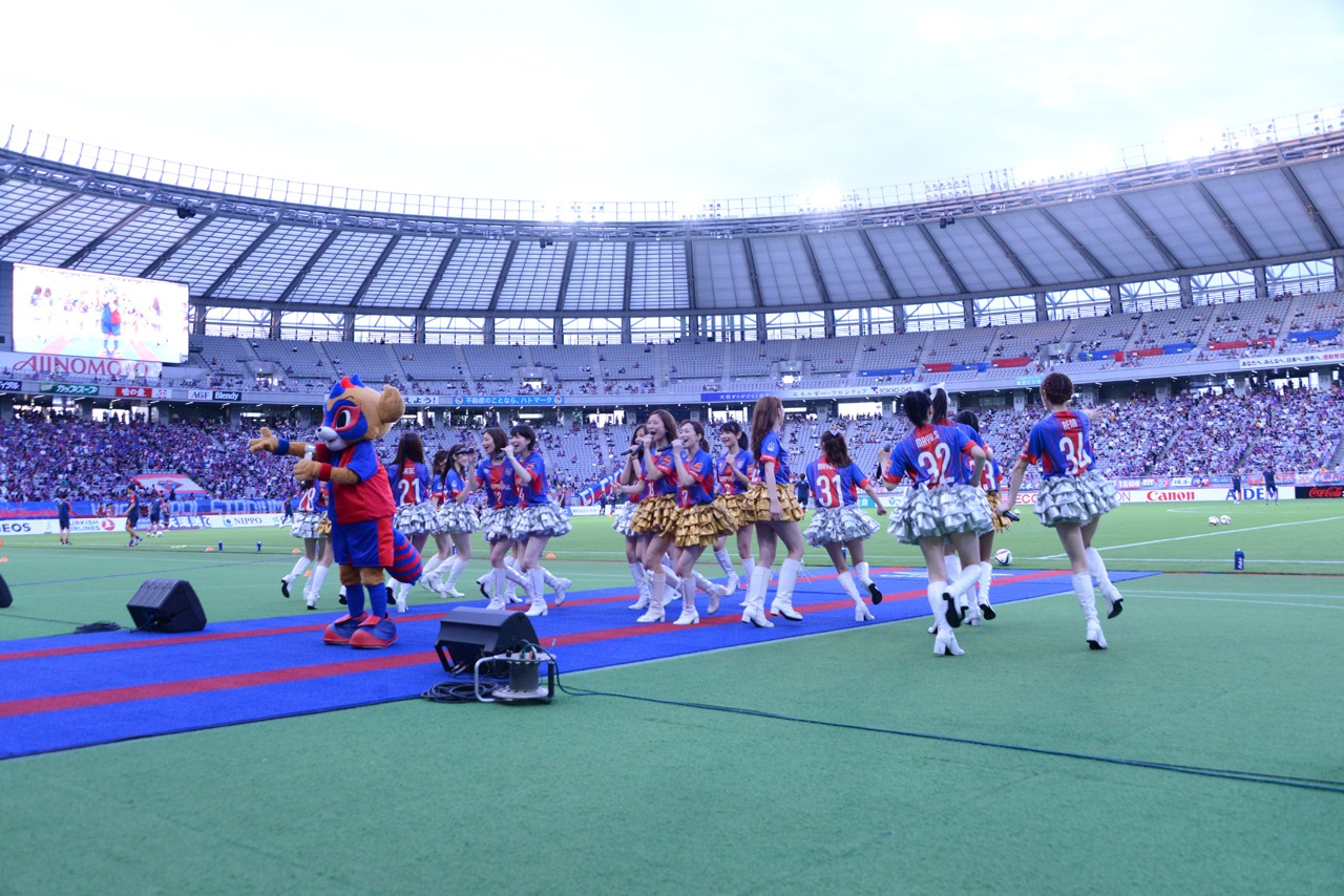 アイドロング!!!によるライブの様子。