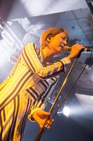 内村友美（Vo）（Photo by kinoco）