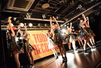 Cheeky Parade「M.O.N.ST＠R / カラフルスターライト」発売記念イベントの様子。