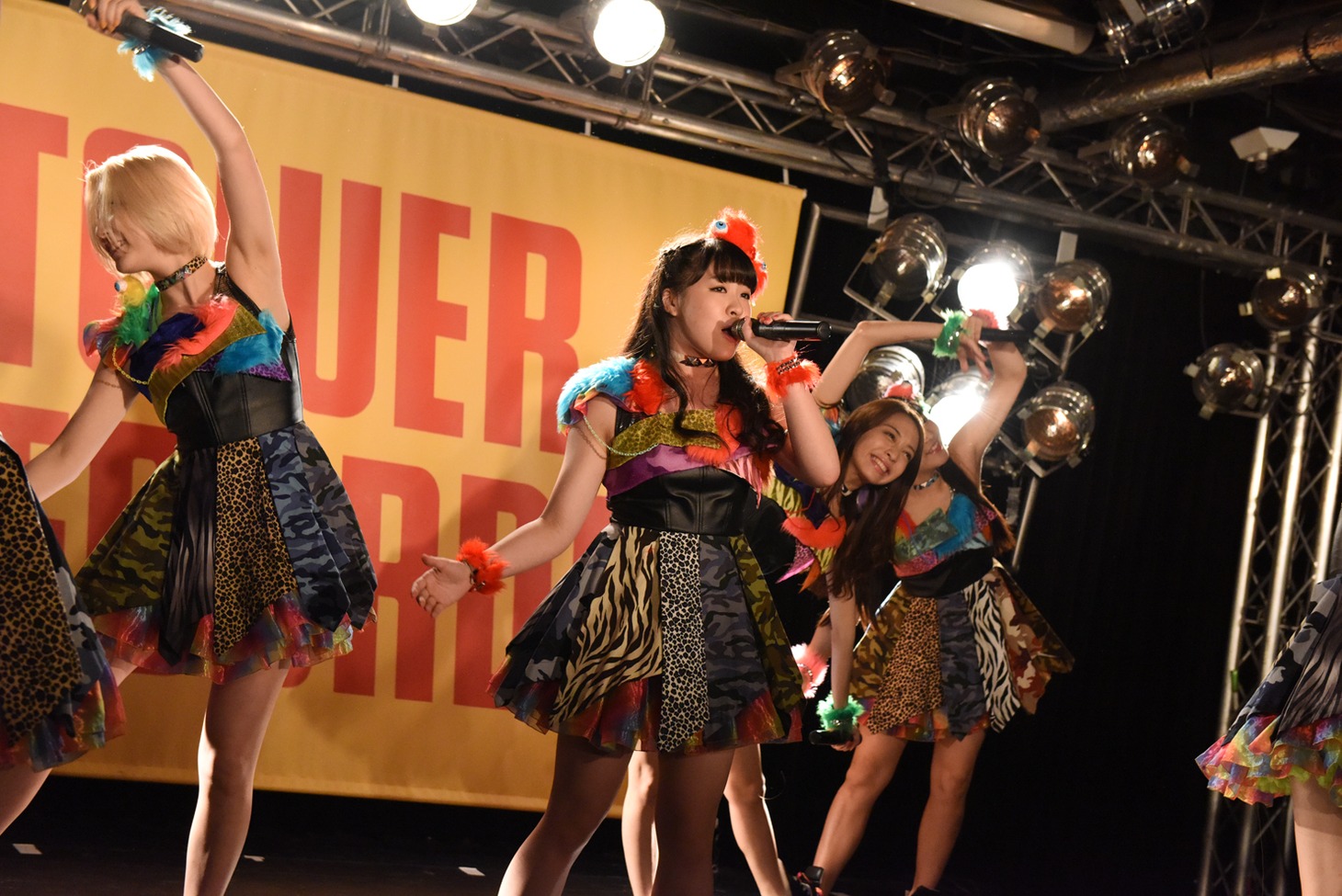 Cheeky Parade「M.O.N.ST＠R / カラフルスターライト」発売記念イベントの様子。