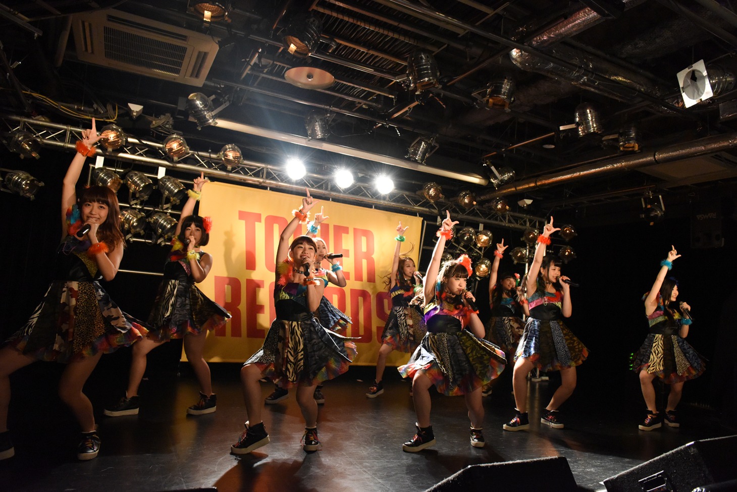 Cheeky Parade「M.O.N.ST＠R / カラフルスターライト」発売記念イベントの様子。