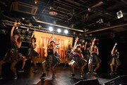 Cheeky Parade「M.O.N.ST@R / カラフルスターライト」発売記念イベントの様子。