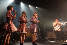 「NEGI FES 2015」で共演したNegiccoとスカート。