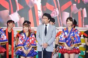 亀山千広フジテレビジョン代表取締役（中央）によるスピーチの様子。