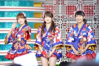 「AKB48グループ 真夏のハロウィンライブ」の様子。