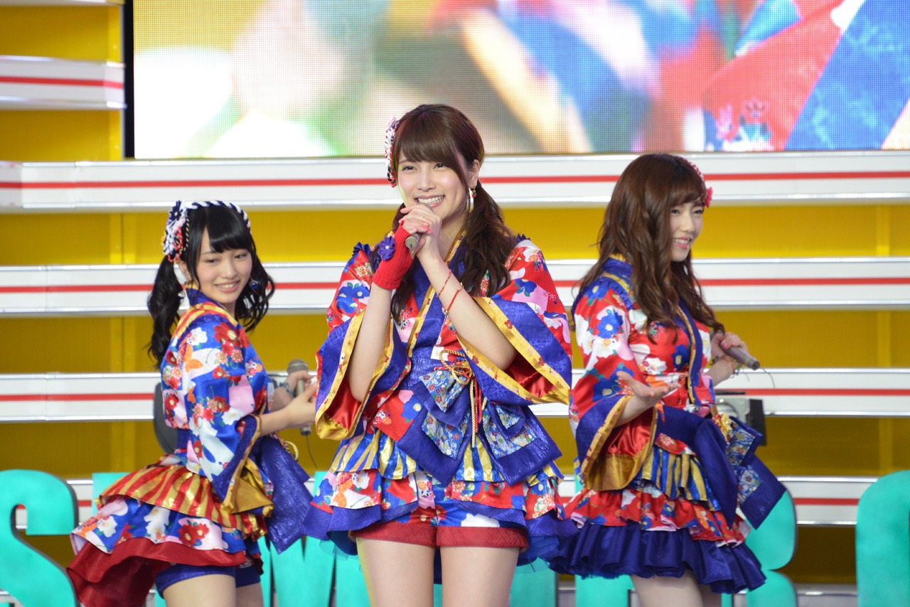 「AKB48グループ 真夏のハロウィンライブ」の様子。