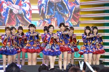 「AKB48グループ 真夏のハロウィンライブ」の様子。