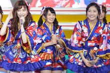 「AKB48グループ 真夏のハロウィンライブ」の様子。