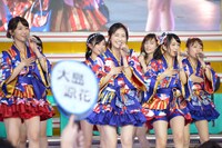 「AKB48グループ 真夏のハロウィンライブ」の様子。