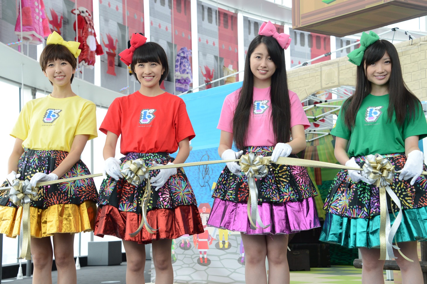 左から玉井詩織、百田夏菜子、佐々木彩夏、有安杏果。