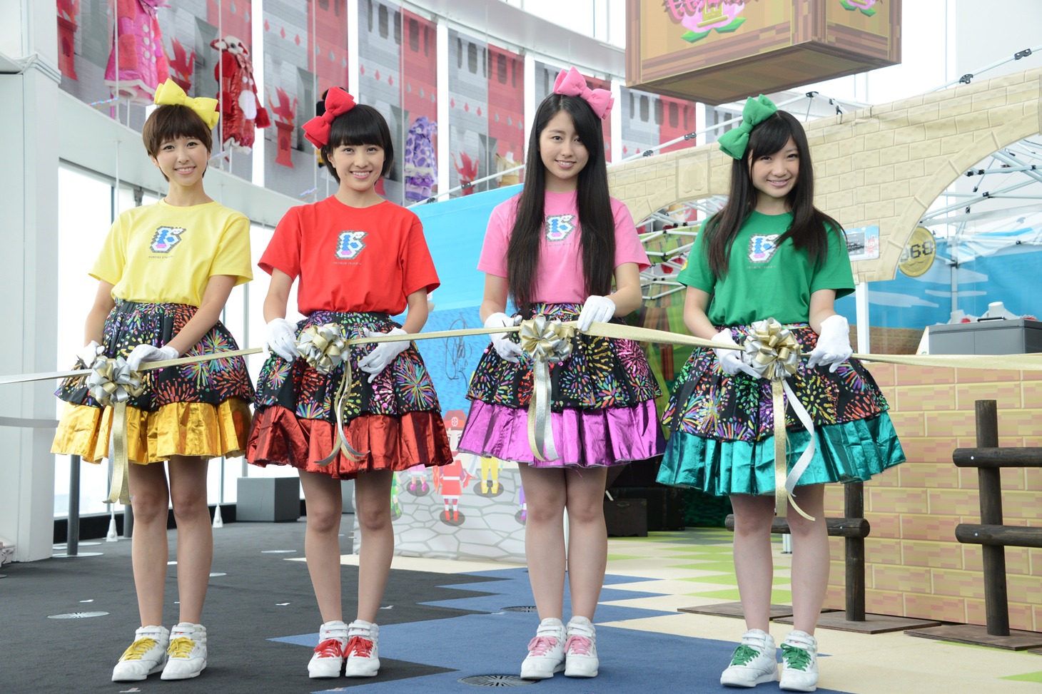 左から玉井詩織、百田夏菜子、佐々木彩夏、有安杏果。