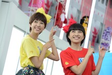 左から玉井詩織、百田夏菜子。