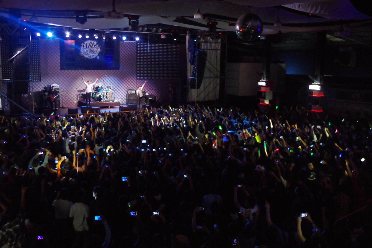 「FLOW WORLD TOUR 2015 極 -kiwami-」ペルー公演の様子。（写真提供：アミューズ）