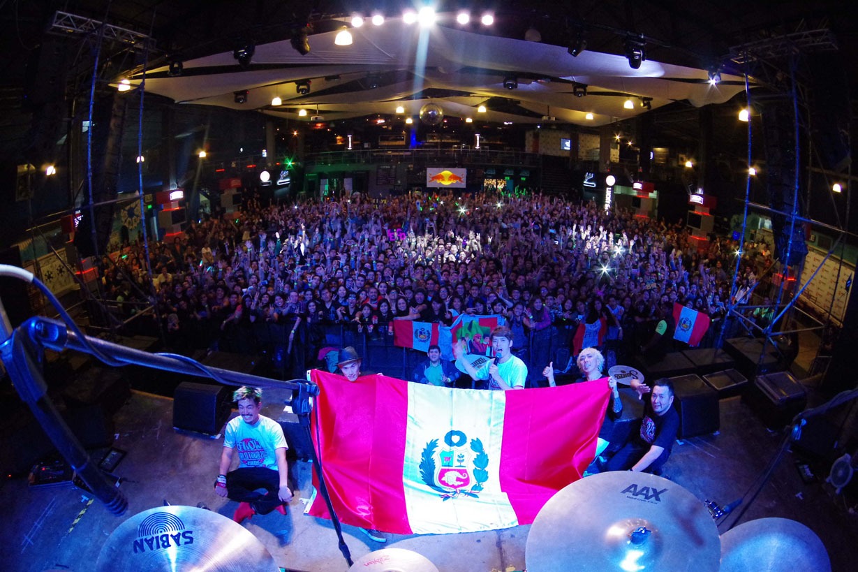 「FLOW WORLD TOUR 2015 極 -kiwami-」ペルー公演の様子。（写真提供：アミューズ）