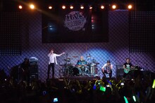 「FLOW WORLD TOUR 2015 極 -kiwami-」ペルー公演の様子。（写真提供：アミューズ）