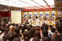 「勝 勝次郎（俳優・勝地涼）タワーレコード渋谷店インストアイベント～ニッポン放送『宮藤官九郎のオールナイトニッポンGOLD』公開収録もやっちゃうよ～」の様子。（撮影：広川智基）