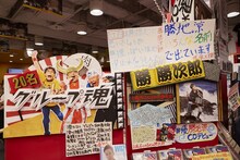 勝地涼直筆のポップ2点（右上）。（撮影：広川智基）