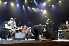 着地と同時にへばり込む田島貴男。