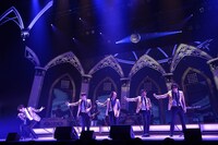 ゴスペラーズ「ゴスペラーズ坂ツアー2014～2015"G20"」沖縄・沖縄コンベンションセンター公演の様子。（撮影：緒車寿一）