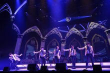 ゴスペラーズ「ゴスペラーズ坂ツアー2014～2015"G20"」沖縄・沖縄コンベンションセンター公演の様子。（撮影：緒車寿一）