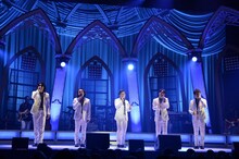 ゴスペラーズ「ゴスペラーズ坂ツアー2014～2015"G20"」沖縄・沖縄コンベンションセンター公演の様子。（撮影：緒車寿一）