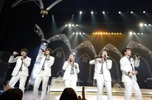 ゴスペラーズ「ゴスペラーズ坂ツアー2014～2015"G20"」沖縄・沖縄コンベンションセンター公演の様子。（撮影：緒車寿一）