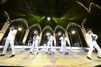 ゴスペラーズ「ゴスペラーズ坂ツアー2014～2015"G20"」沖縄・沖縄コンベンションセンター公演の様子。（撮影：緒車寿一）