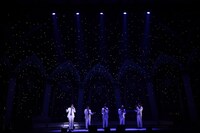 ゴスペラーズ「ゴスペラーズ坂ツアー2014～2015"G20"」沖縄・沖縄コンベンションセンター公演の様子。（撮影：緒車寿一）