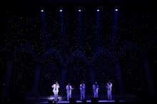 ゴスペラーズ「ゴスペラーズ坂ツアー2014～2015"G20"」沖縄・沖縄コンベンションセンター公演の様子。（撮影：緒車寿一）