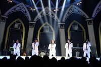 ゴスペラーズ「ゴスペラーズ坂ツアー2014～2015"G20"」沖縄・沖縄コンベンションセンター公演の様子。（撮影：緒車寿一）